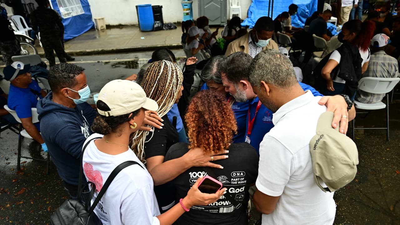 Desesperación y protestas: familias esperan 4 días por cuerpos de víctimas de tragedia en discoteca Jet Set