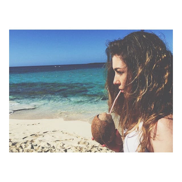 Desde luego, el productor musical también ha hecho hincapié en que la jovencita tiene encanto y su personalidad le agradaría al público.