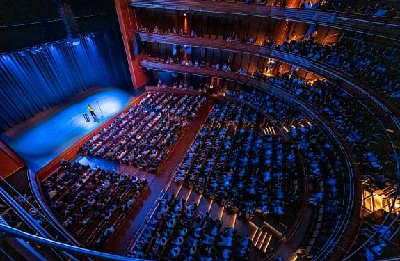 <b>Frida Kahlo y la chica más valiente del mundo</b>
<br>
<br>Mientras Frida pinta su retrato, Mariana aprende sobre la amistad, a creer en sí misma y a superar sus miedos.
<br>
<br>
<b>Fecha y hora:</b> 10 de noviembre del 2023. 2 p.m. & 4 p.m.
<br>
<br>
<b>Precio:</b> Varían
<br>
<br>
<b>Dirección:</b> 138 E 5th Ave Mount Dora, FL 32757