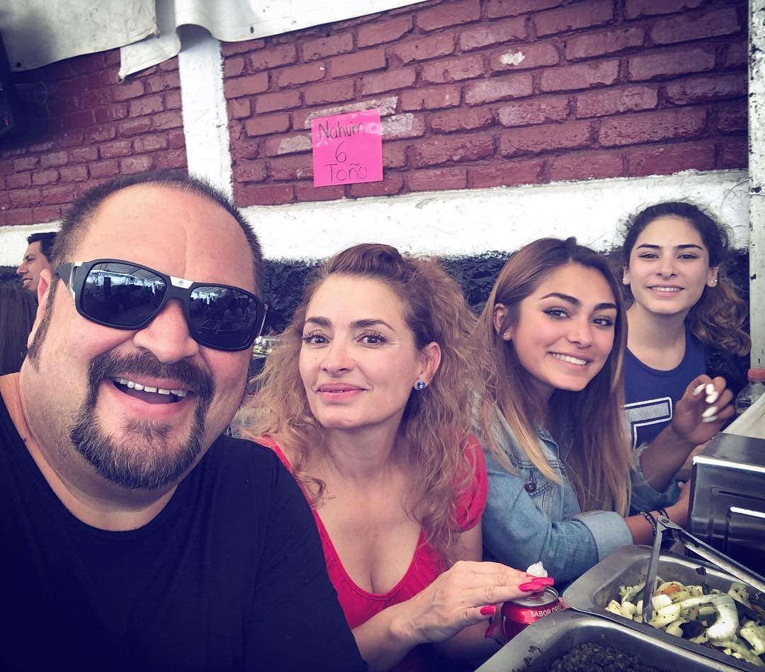 Conoce qué serán capaces de hacer Lalo Manzano y su esposa Blanca Hernández para ganar el reality. Síguelos de lunes a jueves 27 de mayo a las 7PM/6C por UniMás.