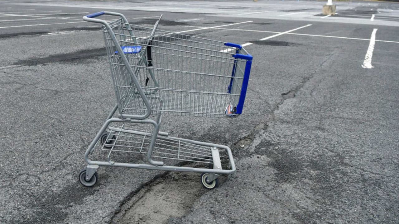 Entran en vigor nuevas normas para regular carritos de supermercados abandonados en Phoenix