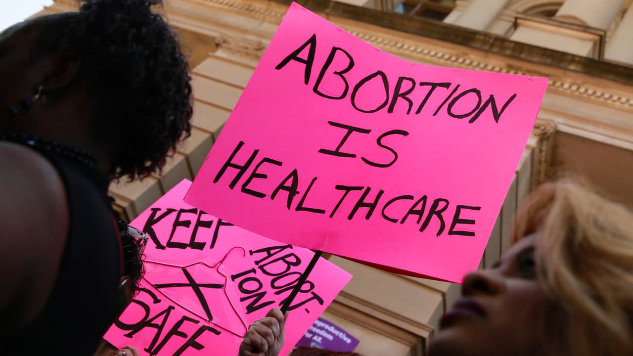 Nueva ley prohibiría el aborto en Florida en casi todos los casos