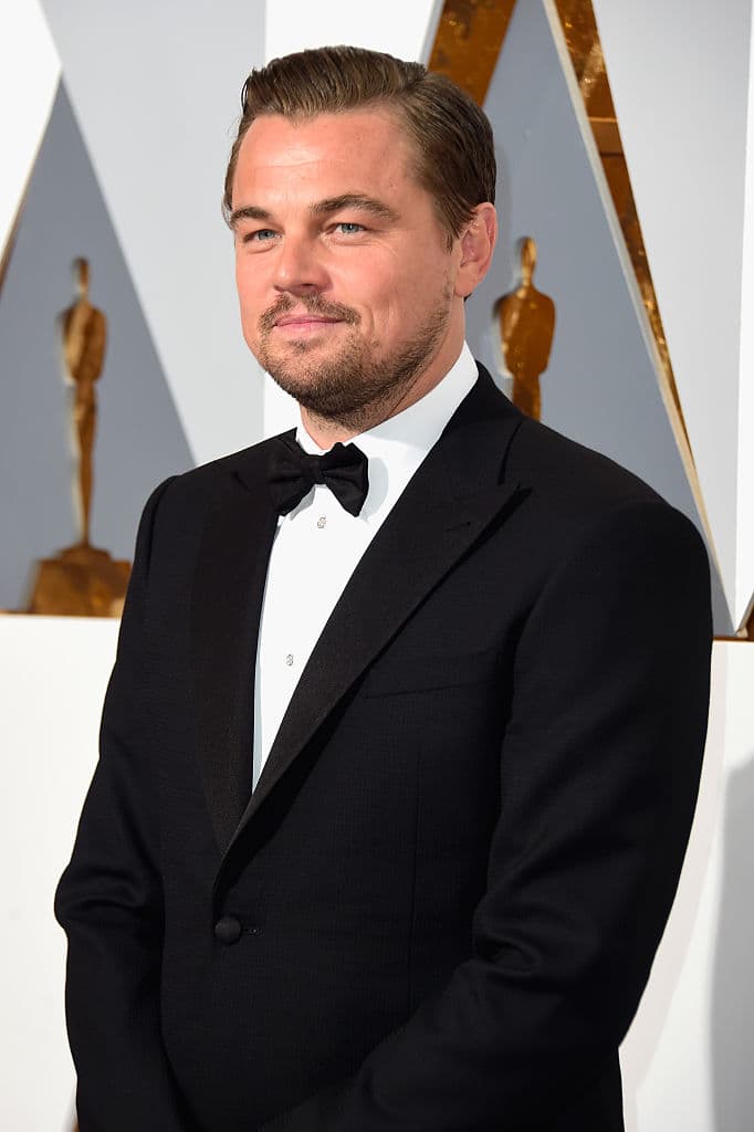 Leonardo DiCaprio en Django Unchained (2012) 
<br>Durante una escena, Leonardo golpeo la mesa y le pegó a un vidrio que le cortó la mano, el actor continúo en su papel, pero más tarde le tuvieron que coser la herida.
<br>