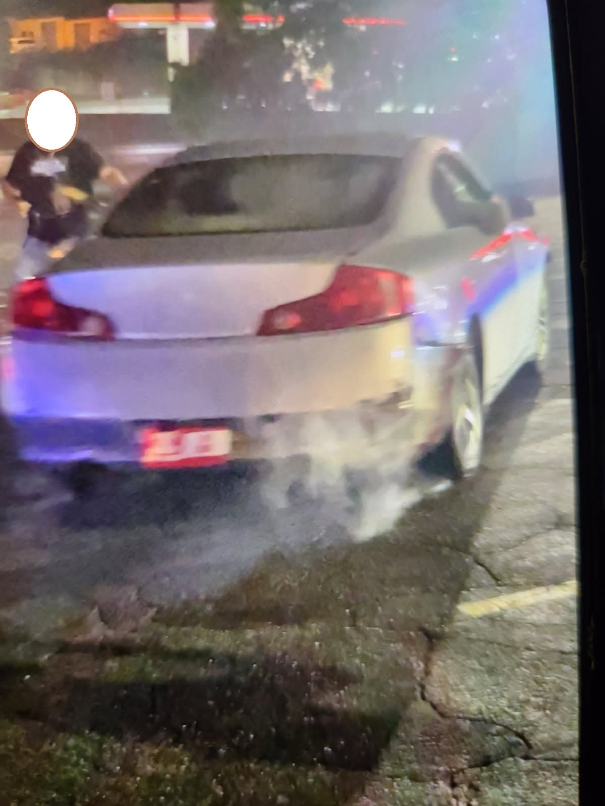 Si tiene cualquier información,
<b>se le pide comunicarse con el oficial J. Henderson al 770-794-5384.</b> También puede enviar denuncias anónimas a través de Crime Stoppers Greater Atlanta.