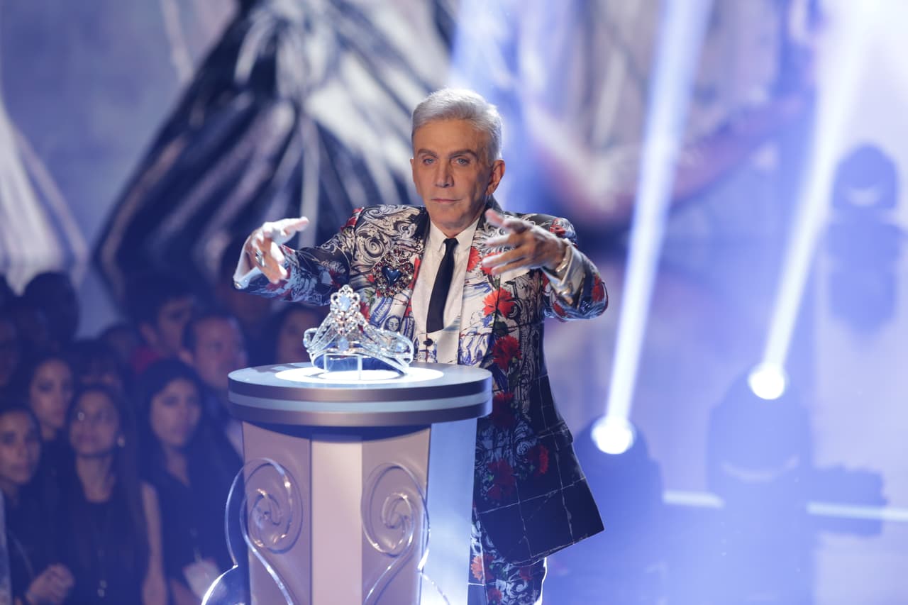 Tras una ardua disputa por la corona .... se coronó la nueva reina de Nuestra Belleza Latina. Repasa foto a foto la gran noche de coronación de #NBL VIP.