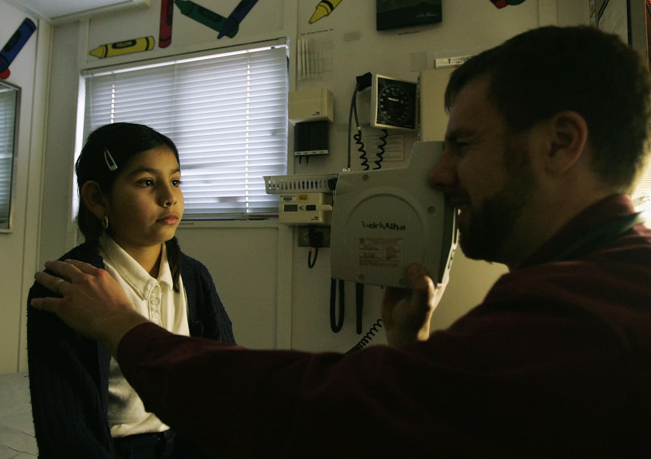 Antes de que la ley de cobertura para todos entrara en vigencia el año pasado, los niños indocumentados podían obtener atención en algunos condados de California a través del programa Healthy Kids.