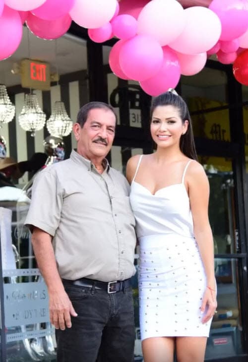 "A quienes conocían a mi papá, saben 
<b><a href="https://www.univision.com/shows/sal-y-pimienta/la-emotiva-entrevista-en-la-que-ana-patricia-gamez-hablo-de-la-lucha-de-su-papa-contra-el-cancer-video" target="_blank">lo especial y único que era</a></b>", afirmó. 
<br>