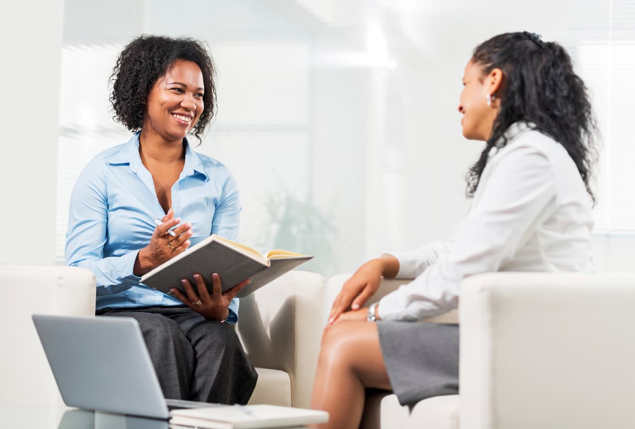 4. "Para ser honesta contigo..." ¡Olvídalo por completo! ¿Acaso no dices la verdad en otras ocasiones? Opta mejor por afirmaciones como: "Hablemos franca o directamente...".