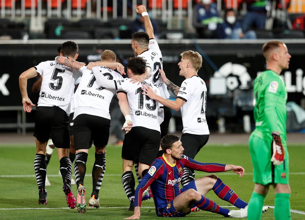 Barcelona derrota al Valencia 3-2 durante la Jornada 34 de LaLiga. Gabriel Bautista abrió el marcador para los locales, pero Lionel Messi con doblete, seguido de Antoine Griezmann, pusieron arriba a los culés, sin embargo ya al filo del partido, Carlos Soler anotó el segundo tanto para los 'ches'.