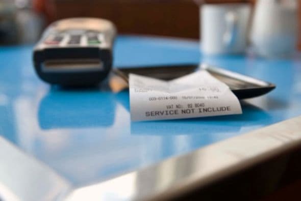 <b>Si no puedo pagar mis facturas de servicios en estos momentos de crisis, ¿qué debo hacer? </b>
<br>Varios proveedores de electricidad de Texas, no todos, han suspendido las desconexiones y están exentando los recargos por pagos atrasados durante la crisis de COVID-19. Hable directamente con su proveedor sobre las opciones que están ofreciendo en estos momentos. Recuerde que, aunque se suspendan las desconexiones, sus facturas continuarán acumulándose.
<br>