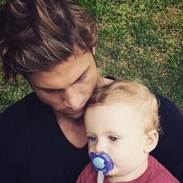 Últimamente ha dejado ver que lo extraña mucho, pues subió esta imagen a su "Instagram" con el siguiente texto: "Me haces tanta falta.... que a veces no sé si estoy haciendo lo correcto".