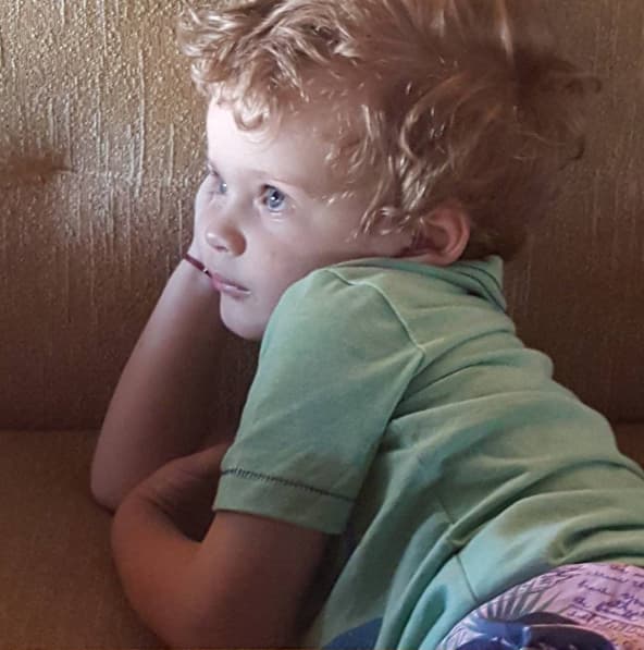 Benicio se parece mucho a su papá.