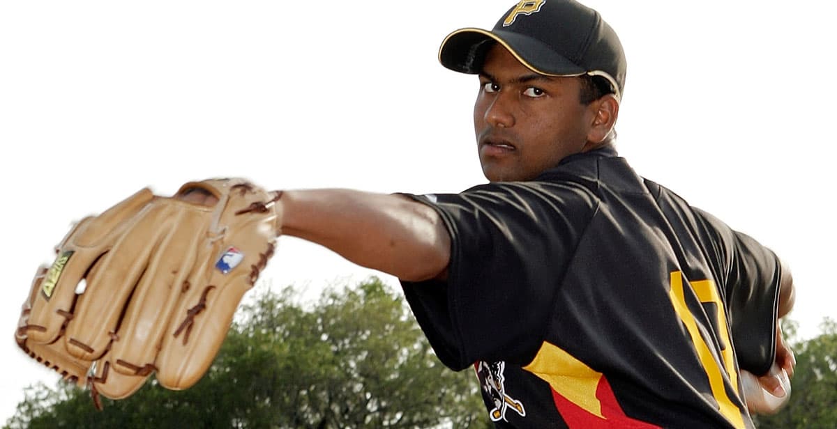 De pitcher a luchador, el cambio de vida de un pelotero