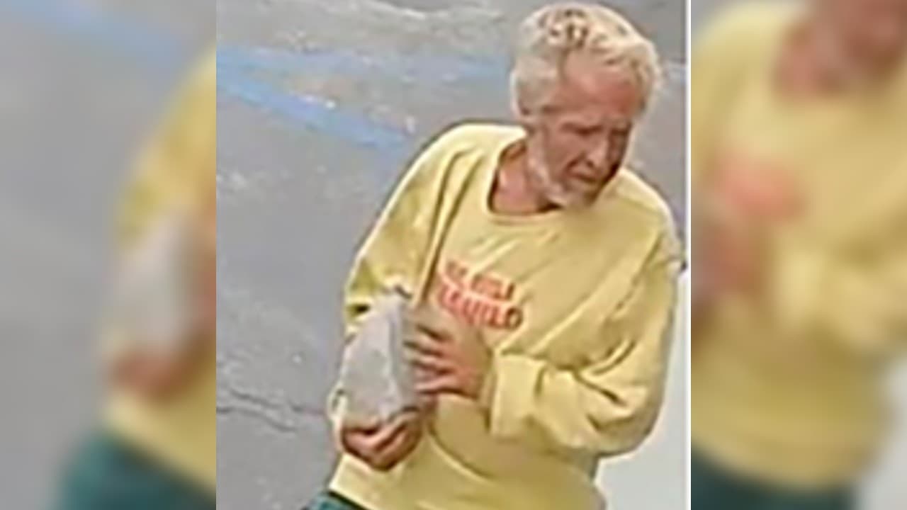 La policía dice que Kaufman podría ser responsable de otros robos y vandalismo en el área que no se han denunciado, por lo que la foto de reserva de Kaufman y las imágenes de vigilancia se han hecho públicas
<b>.</b>