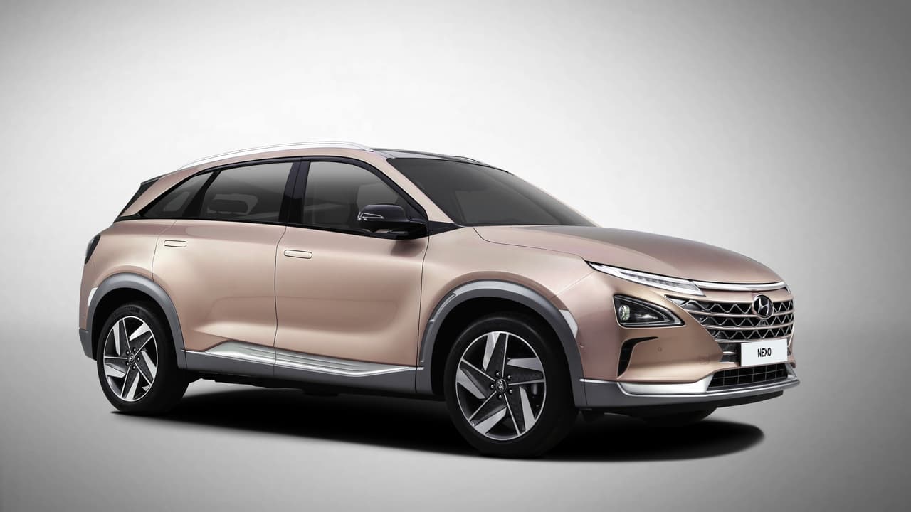 AL finalizar el invierno, el Hyundai Nexo será puesto a la disposición del público, para quienes quieran
<b> iluminar sus noches e irrigar sus sembradios</b> hidropónicos con sus vehículos.