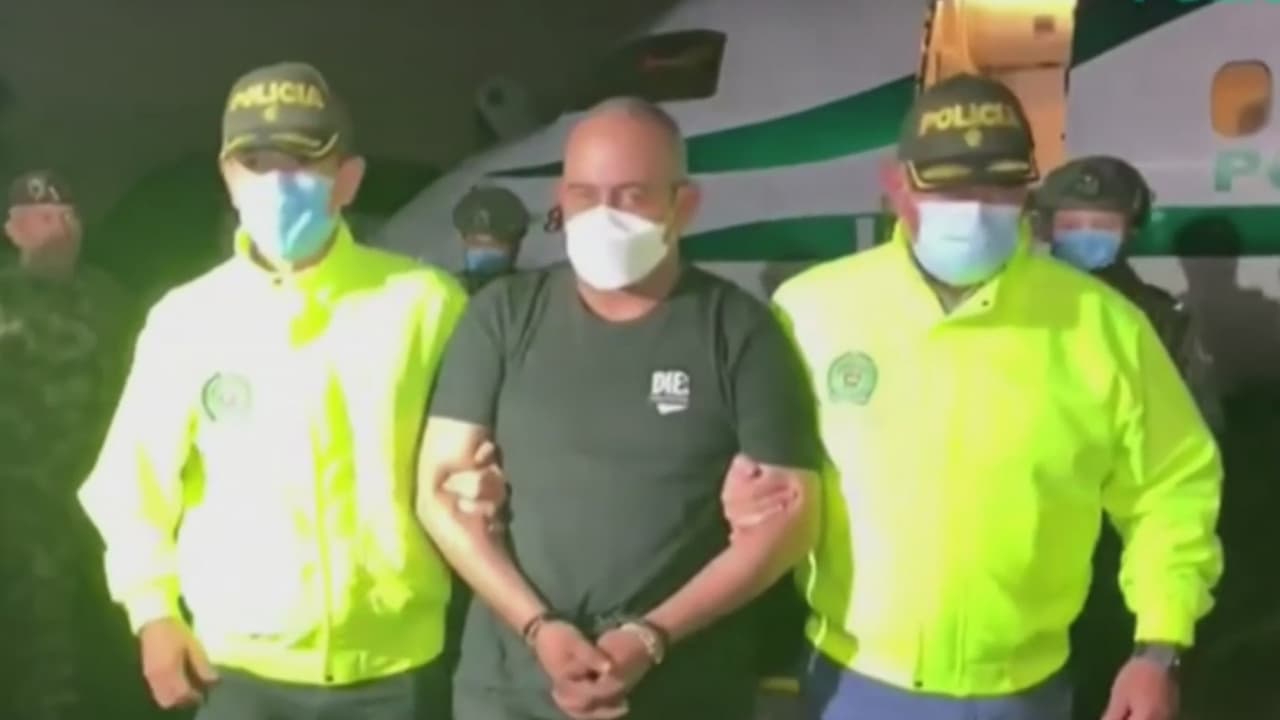 <b>Narcotraficante 'Otoniel' declaró que actuaba guiado por brujas, según la policía</b>
<br>
<br>Darío Antonio Úsuga, alias Otoniel, el principal narcotraficante de Colombia, aseguró que pudo crear su poderío de narcotráfico, asesinatos y otros delitos porque hacía pactos diabólicos y actos de hechicería. 
<br>
<br>Los informes de inteligencia de 30 años de seguimiento revelaron que el sujeto es supersticioso: odia a los gatos, se encomendaba a las almas del purgatorio y a la Santa Muerte.