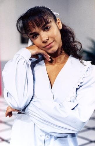 En 1992, Biby protagonizó 'Baila Conmigo', una telenovela musical que estuvo ambientada en la década de 1950. Pilar fue el nombre de su personaje, una chica tierna y tímida. En esta historia actuó junto a Eduardo Capetillo.