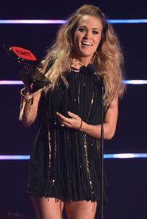 Carrie Underwood triunfa en la entrega de los CMT Awards 2014