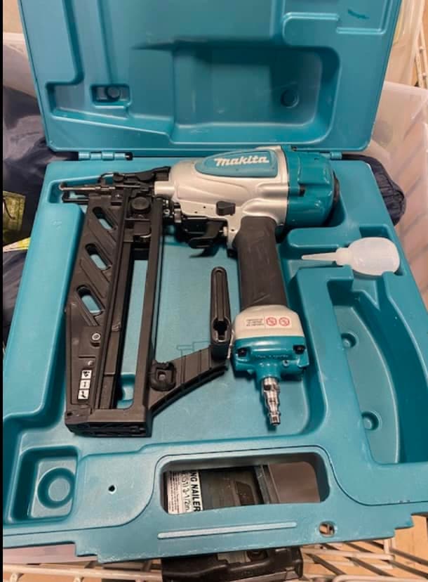 La subasta será en el 650 E White el miércoles 1 de noviembre, a las 18:30 horas.