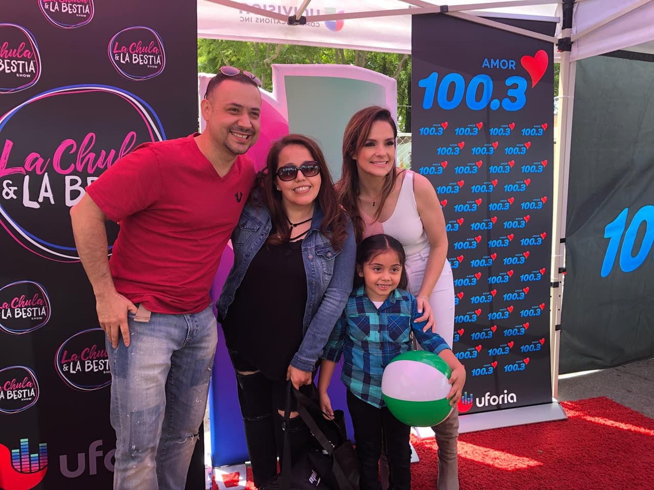También hubos pequeños seguidores que se acercaron con sus padres y le pidieron una foto para el recuerdo.