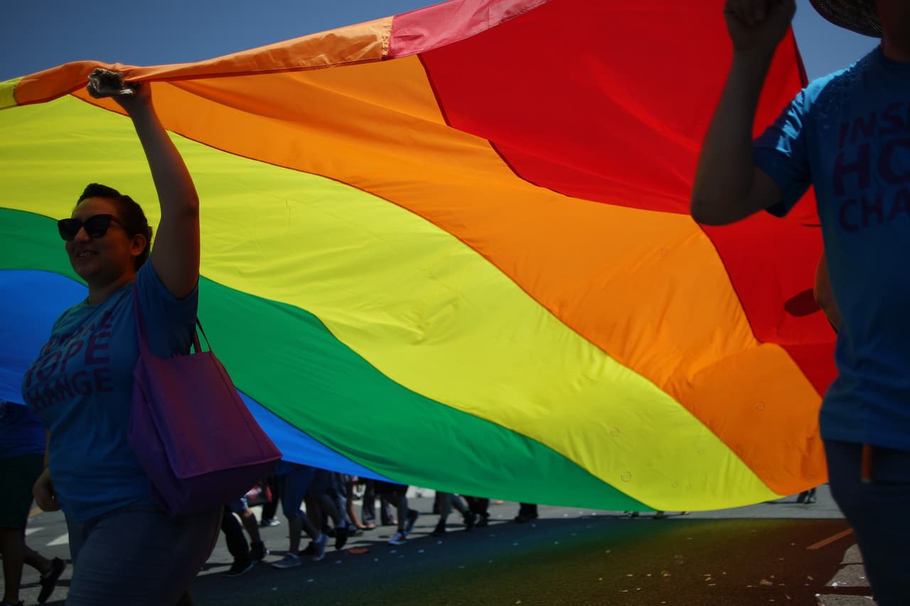 Símbolos antigay causan polémica en una escuela de secundaria del sur de California