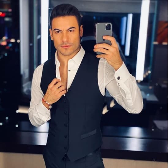 <b><a href="https://www.univision.com/famosos/carlos-rivera-suena-con-ser-papa-pero-huye-cuando-le-preguntan-si-cynthia-rodriguez-seria-la-mama-de-sus-hijos-fotos" target="_blank">Carlos Rivera</a></b> aseguró que la gente no solamente lo oye cantar, también lo escucha cada vez que tiene algo qué decir en entrevistas y conciertos.