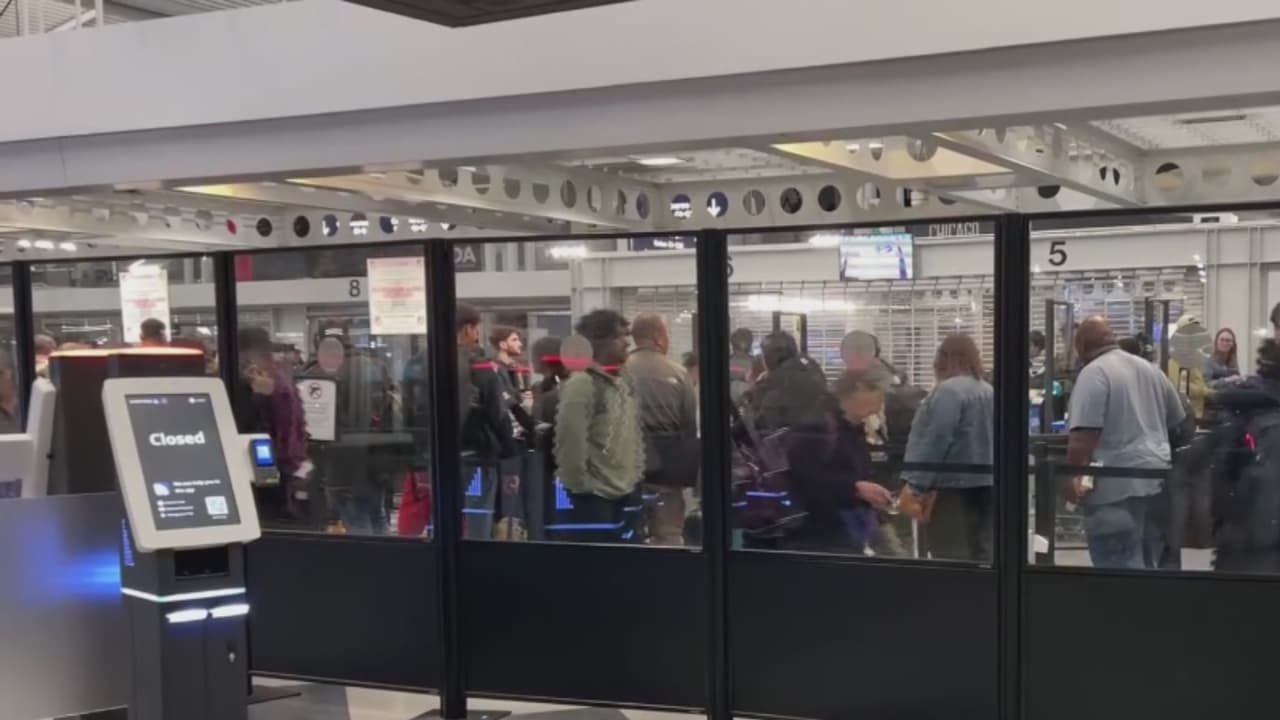 Alto flujo de pasajeros en aeropuertos de Chicago: recomendaciones para evitar contratiempos