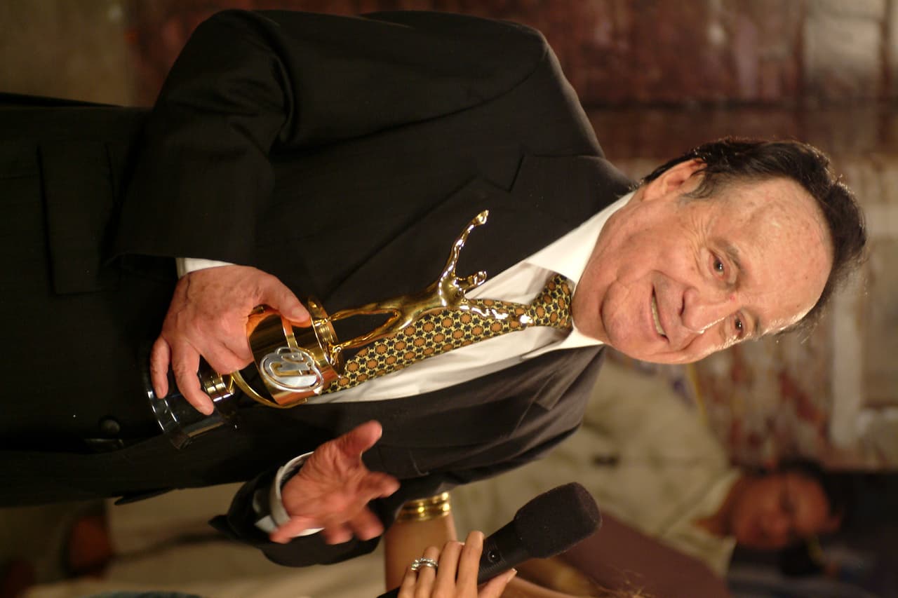 <b>Roberto Gómez Bolaños:</b> mejor conocido como 'Chespirito', recibió un homenaje en 2005, fue galardonado con el premio Ídolo de Generaciones.