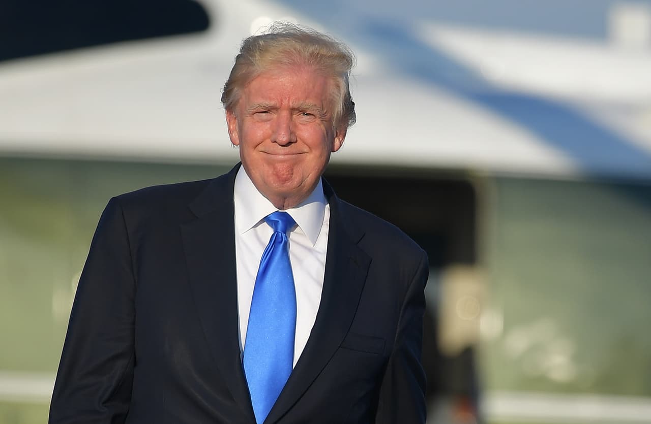 Donald Trump está de vacaciones en Nueva Jersey, pero se mantiene activo en Twitter.