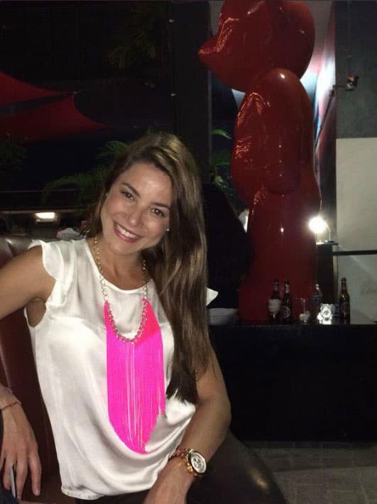 Una de sus pasiones es el canto, aunque nunca lo ha hecho como solista, pero disfruta la disciplina cuando hace teatro musical.