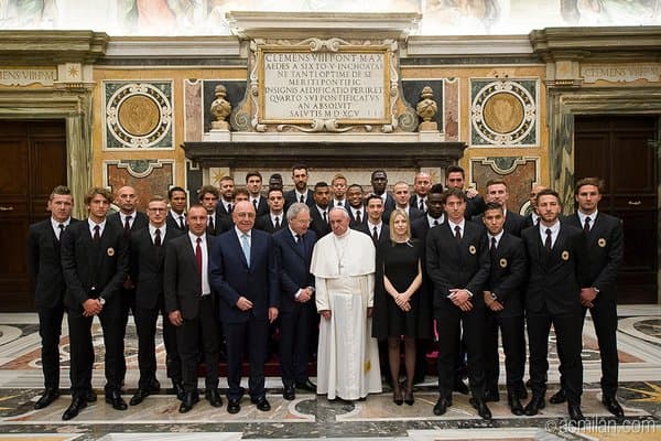El Papa Francisco recibió al Milan y Juventus previo a la final de la Coppa de italia