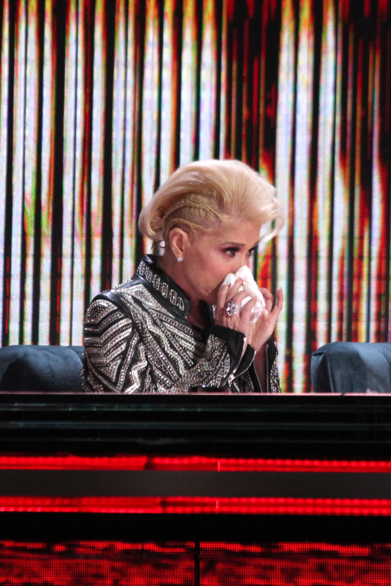 Yuri tiene un gran respeto por su público: “Cuando eres una estrella y te dicen: '¡Ya! ¿Para qué tanto arreglo? ¿Para qué tanta cosa? Con que salgas con unos jeans rotos es suficiente'. ¡Y no! El público te lo agradece”, y es que Yuri siempre se preocupa por lucir bien.