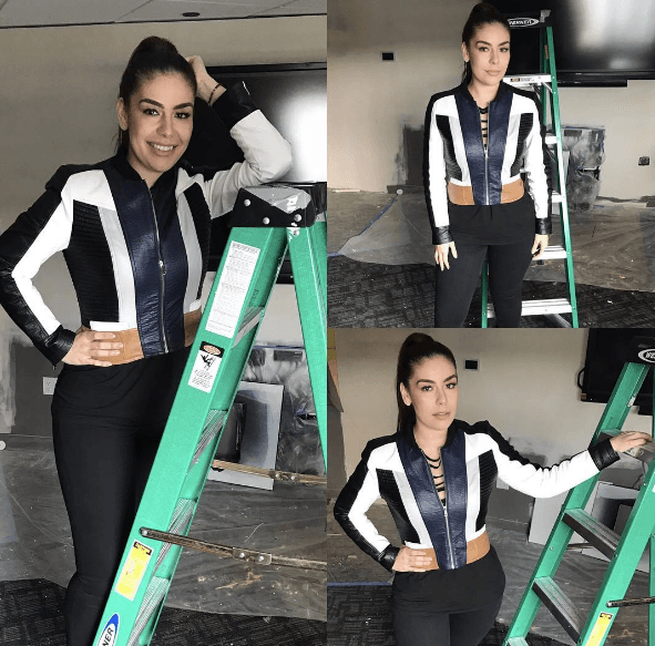 Desde luego, Evelyn no se queda atrás en el gusto por el regional mexicano.