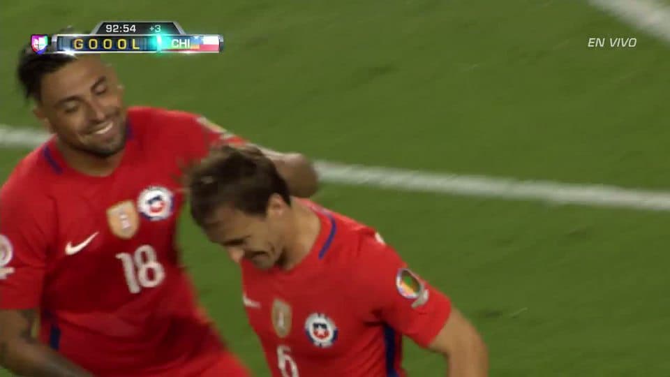 Gooool!!! José Pedro Fuenzalida Gana remata de cabeza y anota para Chile