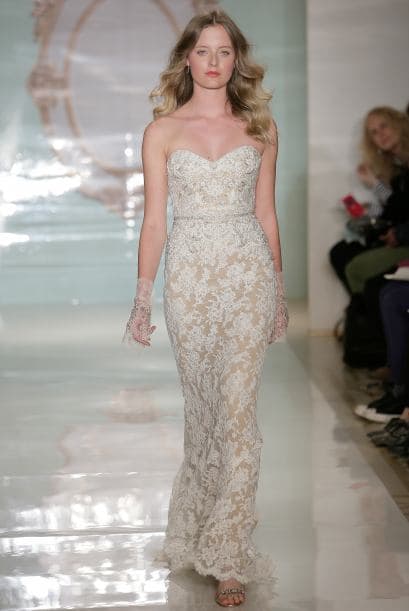 La diseñadora Reem Acra es una más de las posibles candidatas para la creación de un vestido para Anahí.