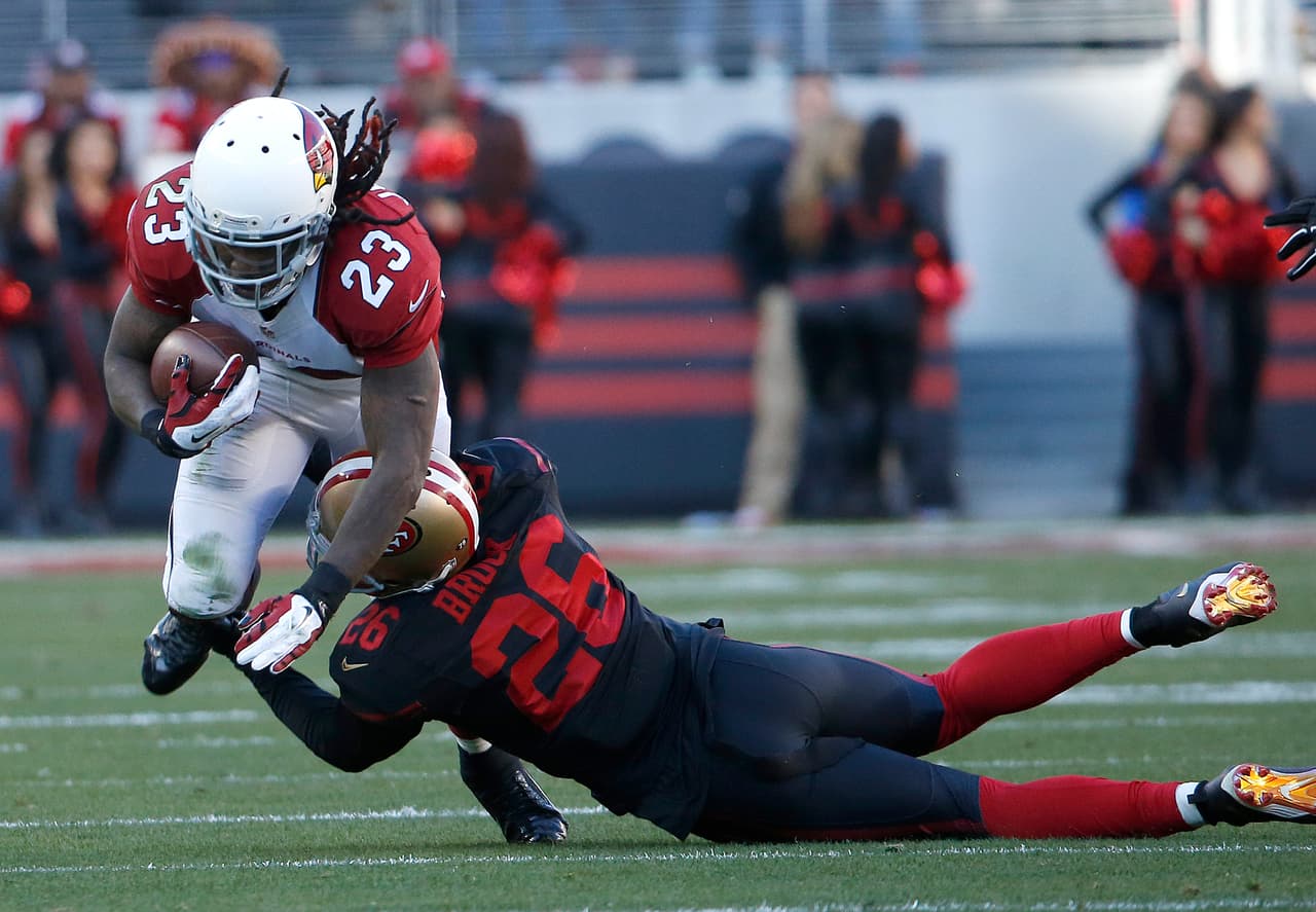 Fractura de tibia deja a Chris Johnson de los Cardinals fuera por tiempo indefinido