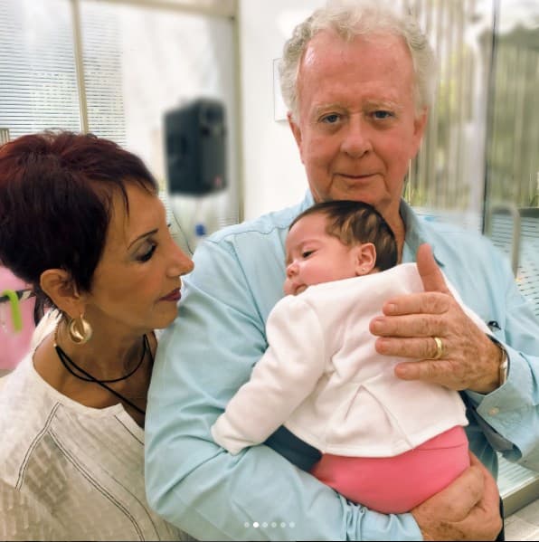 Andrea Legarreta tomó varias fotos con las más pequeñitas de la familia. Las gemelitas Martina y Emilia, hijas de su hermano Juan Carlos.