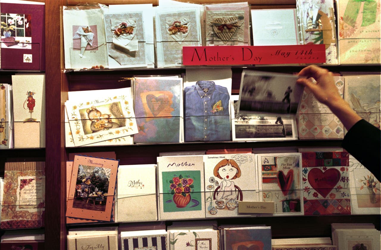 Papyrus culpó esta decisión a la expansión excesiva de las tiendas, 
<a href="https://www.univision.com/local/los-angeles-kmex/la-cadena-de-ropa-forever-21-se-declara-en-bancarrota-y-anuncia-que-cerrara-178-tiendas">la desaceleración de las compras físicas</a> y su incapacidad de recuperarse por completo de la crisis financiera de 2008.