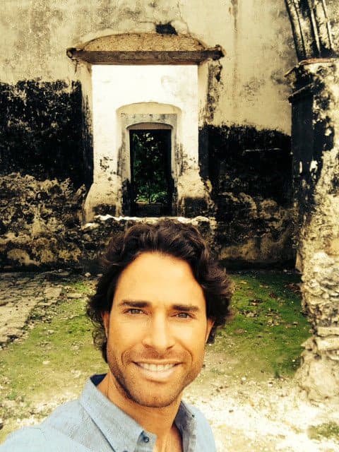 Sebastián Rulli es un papacito de las telenovelas y últimamente lo hemos visto con una barba muy sensual.