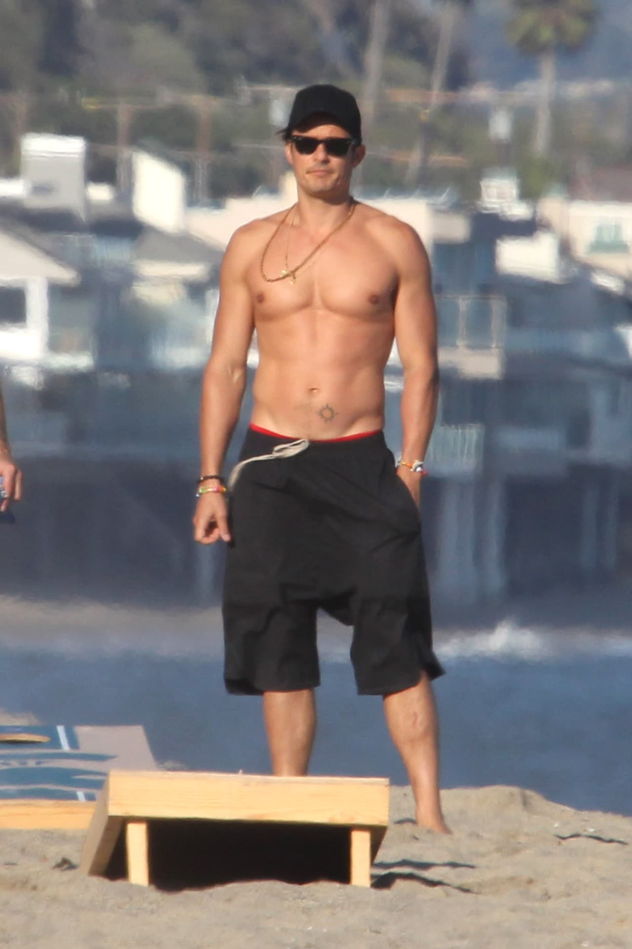 Orlando Bloom se fue a asolear a las playas de Malibú.