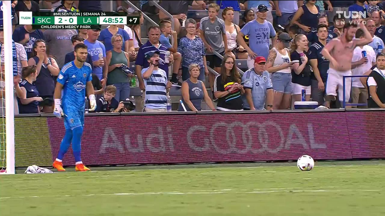 ¡GOL!  anota para Sporting Kansas C.. William Agada