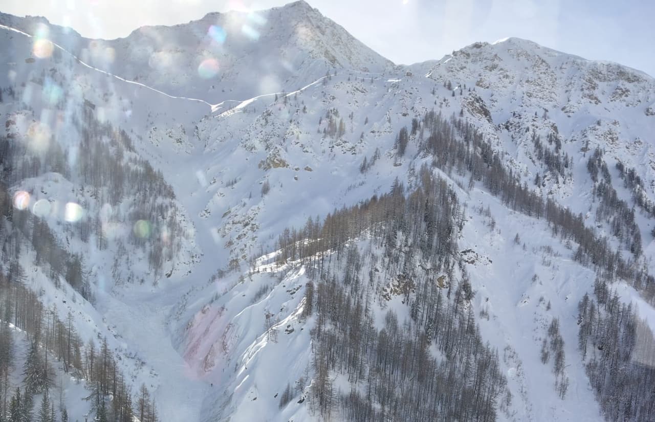 Avalancha en Nevada, California, deja varios esquiadores desaparecidos