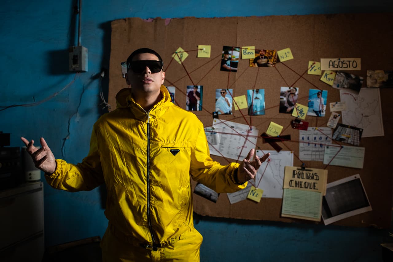 A base de esfuerzo y dedicación ha logrado llegar a lo más alto, pues como él mismo ha contado sus inicios fueron cantando en transporte público.