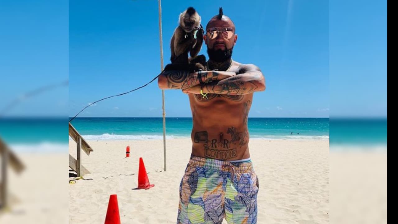 La leyenda 'Il Campione' hace referencia a su exitoso paso por el futbol italiano.