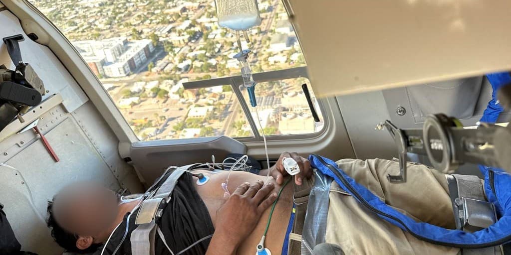 Un migrante hondureño fue rescatado al oeste de Tucson. El hombre de 28 años llamó al 911 después de sufrir una mordedura de serpiente de cascabel. Luego lo trasladaron vía aérea a un hospital en Tucson donde se recuperó después de varios días en cuidados intensivos.