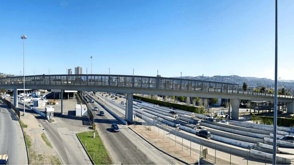 Puente peatonal para cruzar a México.