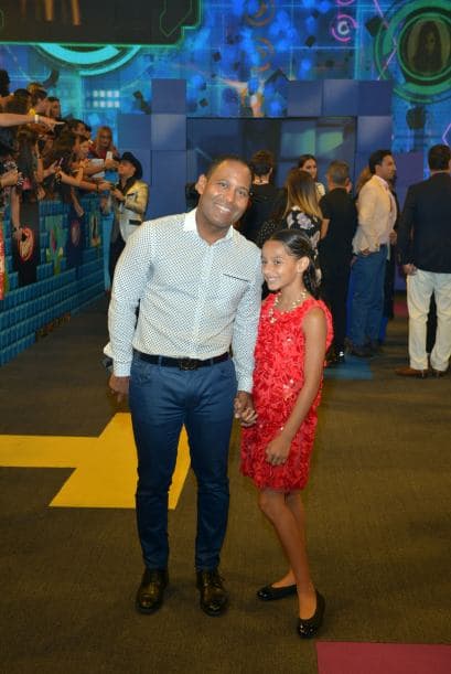 Como siempre, el talento de Univision llegó en grande a la alfombra de Premios Juventud. El azul, los colores vivos y la moda veraniega predominó.