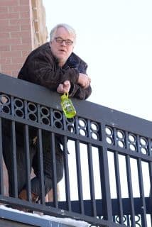 De acuerdo con el jefe forense de Nueva York, el actor murió por una intoxicación de sustancias, que incluían heroína, cocaína, benzodiazepinas y anfetaminas. En su casa de Greenwich Village se encontraron más de 50 bolsas de heroína, jeringas y otras drogas.