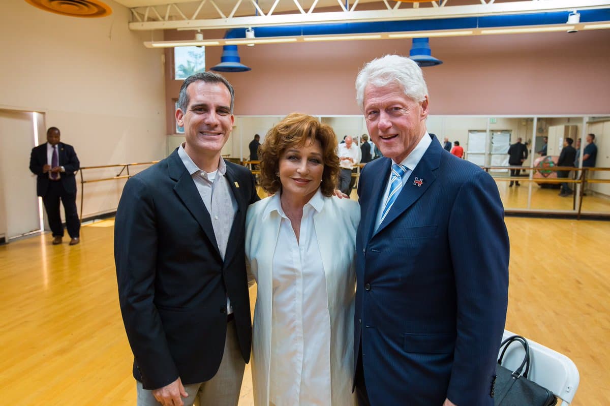 "(Julián Pastor) era muy inmaduro, le daba mucha rabia que yo fuera tan famosa y que no pudiera yo ocuparme tanto de él [...]", agregó.