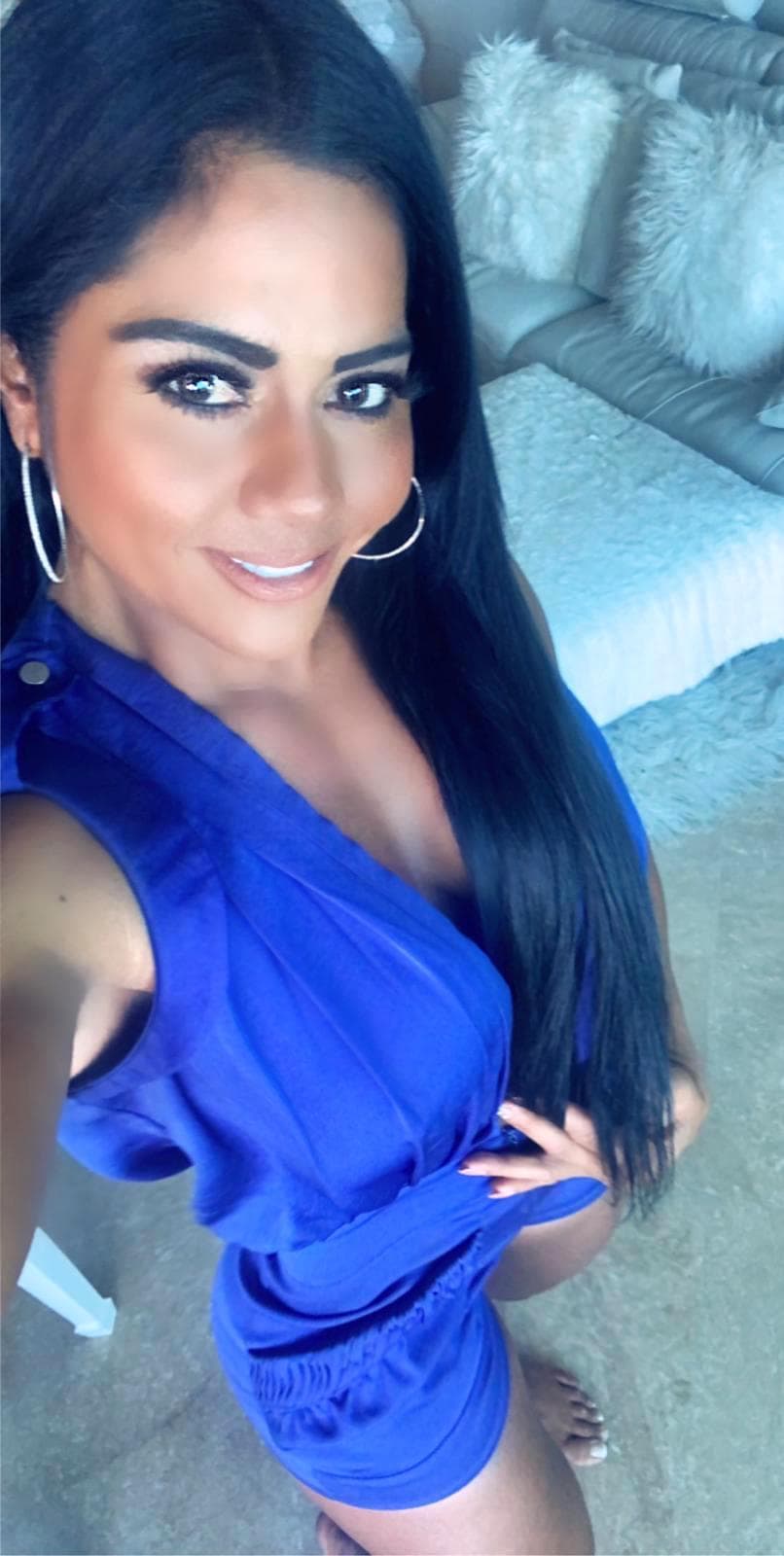 Maripily aseguró, en entrevista para Hoy, que el cantante quiso enamorarla tras asegurarle que era soltero, cuando al parecer también ya salía con su actual novia, la modelo y presentadora venezolana
<b><a href="https://www.univision.com/shows/despierta-america/novia-de-jose-manuel-figueroa-reacciona-denuncia-farina-chaparro-violencia-domestica" target="_blank">Marie Claire Harp</a></b>.